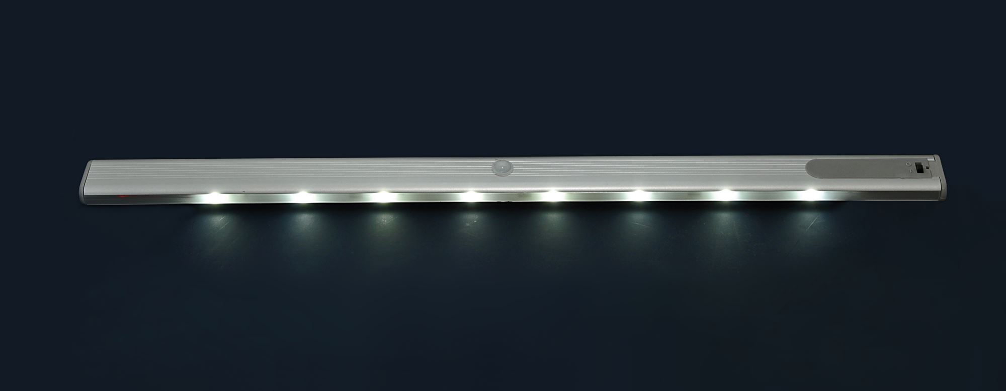 YCA 730 LED LIGHTING TUBE WITH BATTERY